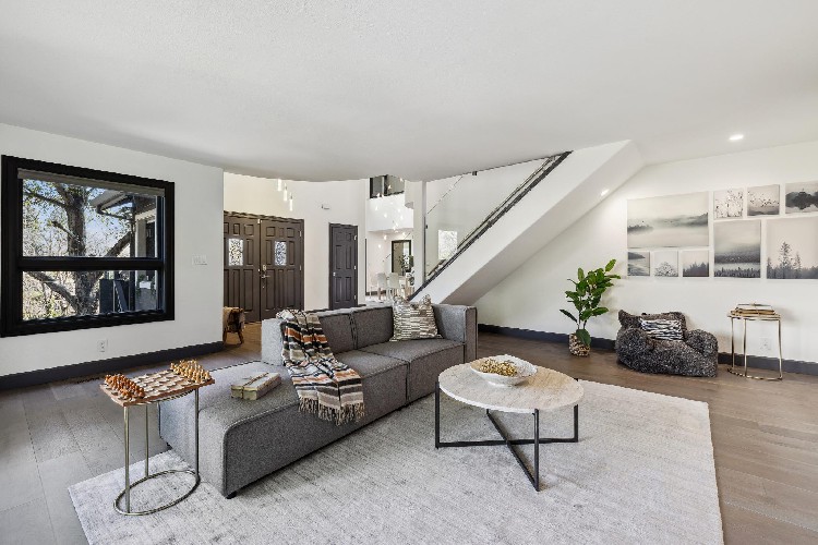 101 Bel Air Rd, Antelope, CA 90077